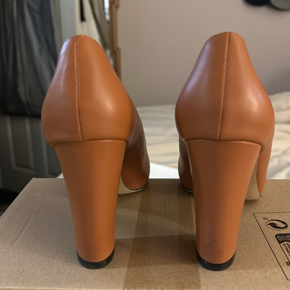 Cognac Pumps - Picture 4 of 9